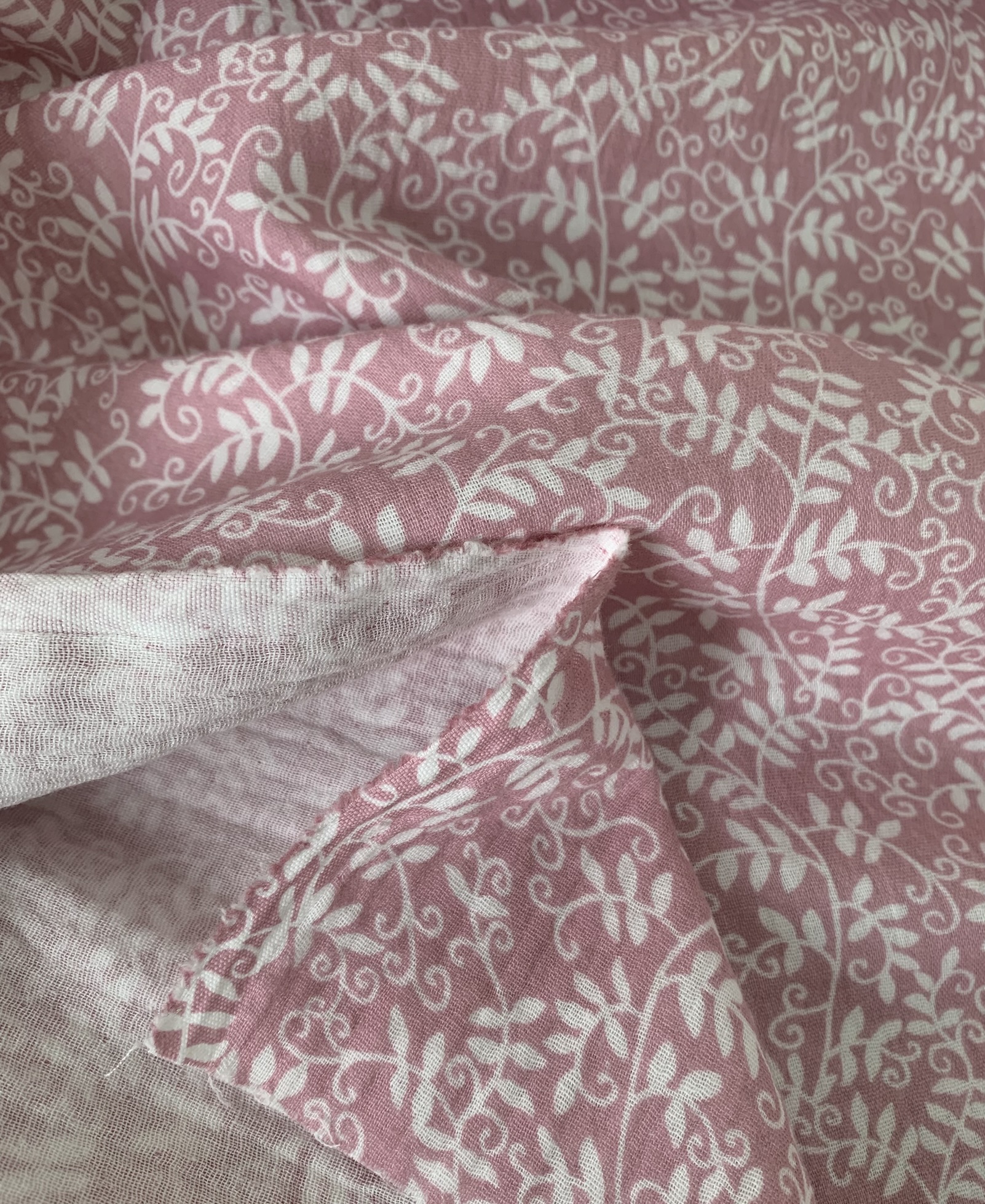 Tissu double gaze de coton lilas fleurie 50 x 140 cm – Image 2